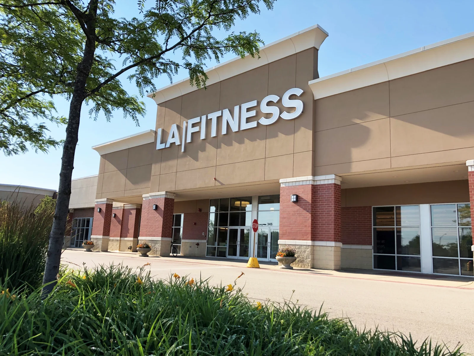 Retail in Arlington Heights, IL — Lease in Arlington Heights, IL, photo 4 of 8
