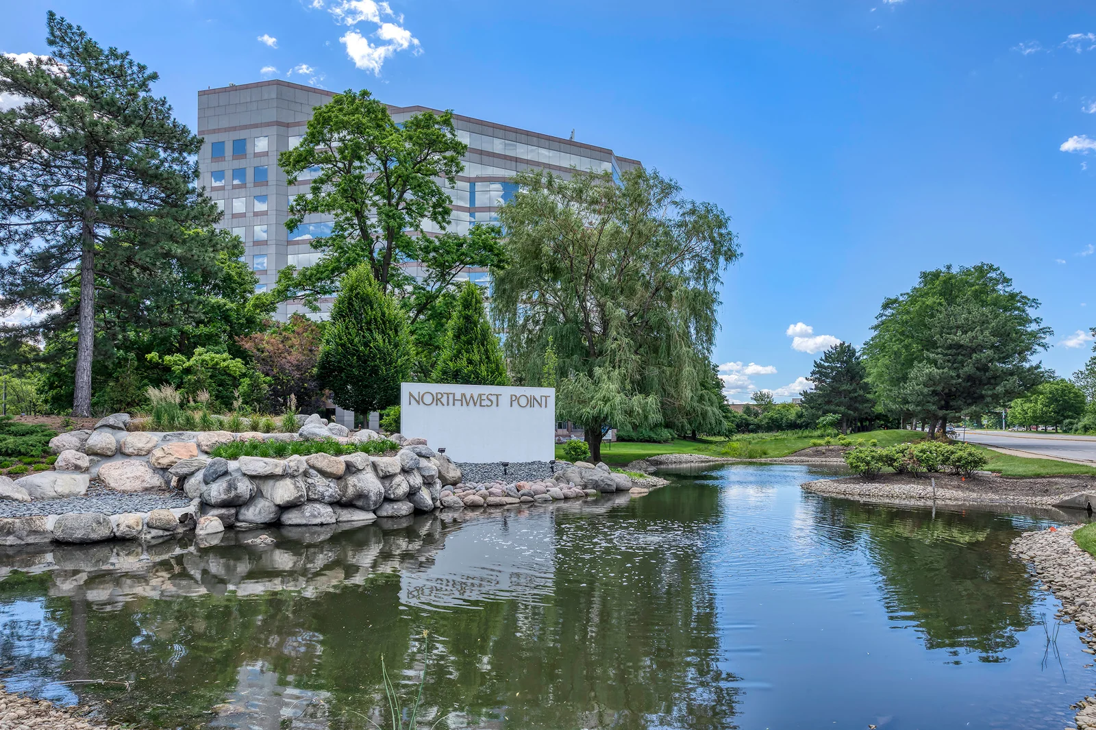 25 NW Point — Lease in Elk Grove Village, IL, photo 1 of 7