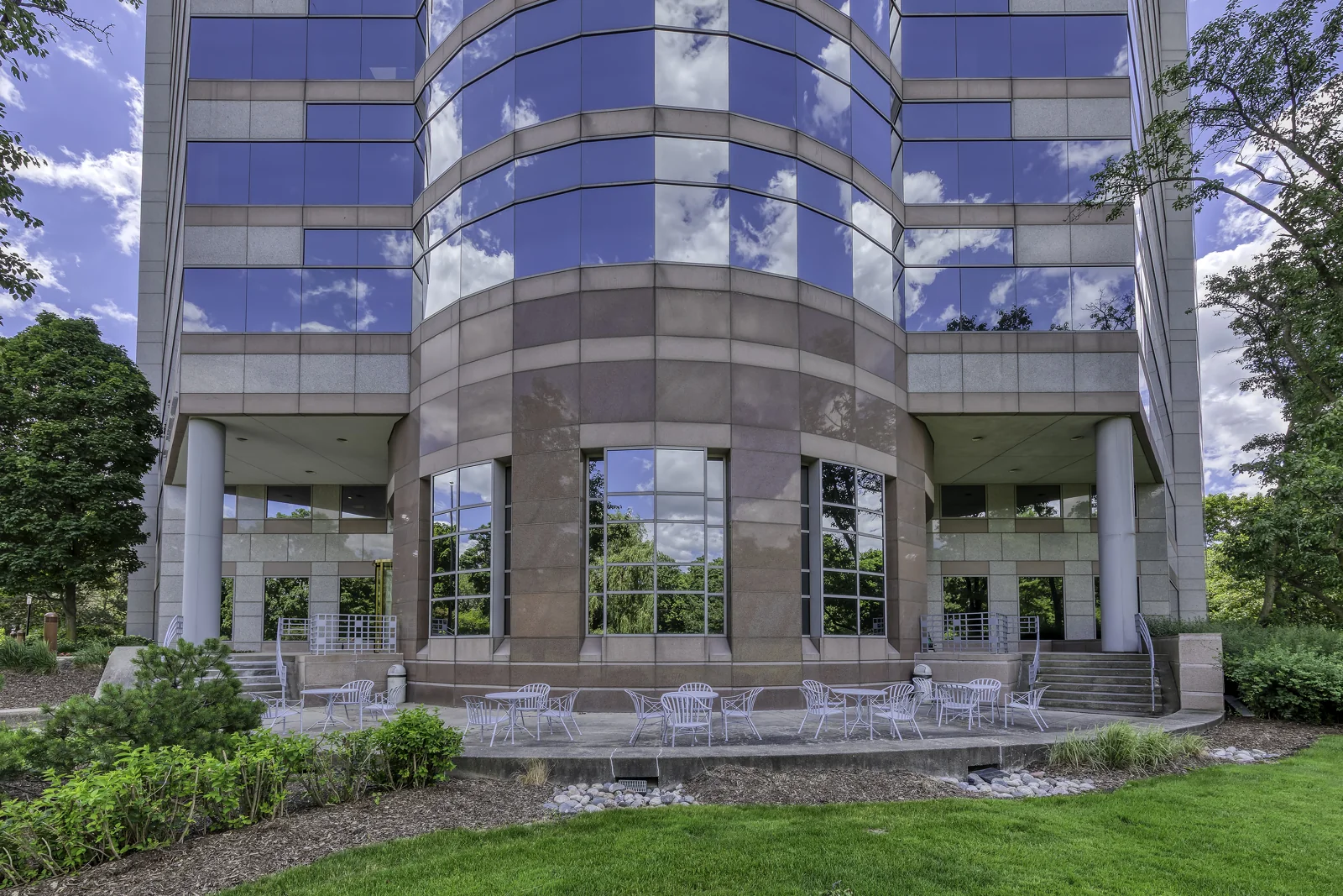 25 NW Point — Lease in Elk Grove Village, IL, photo 3 of 7
