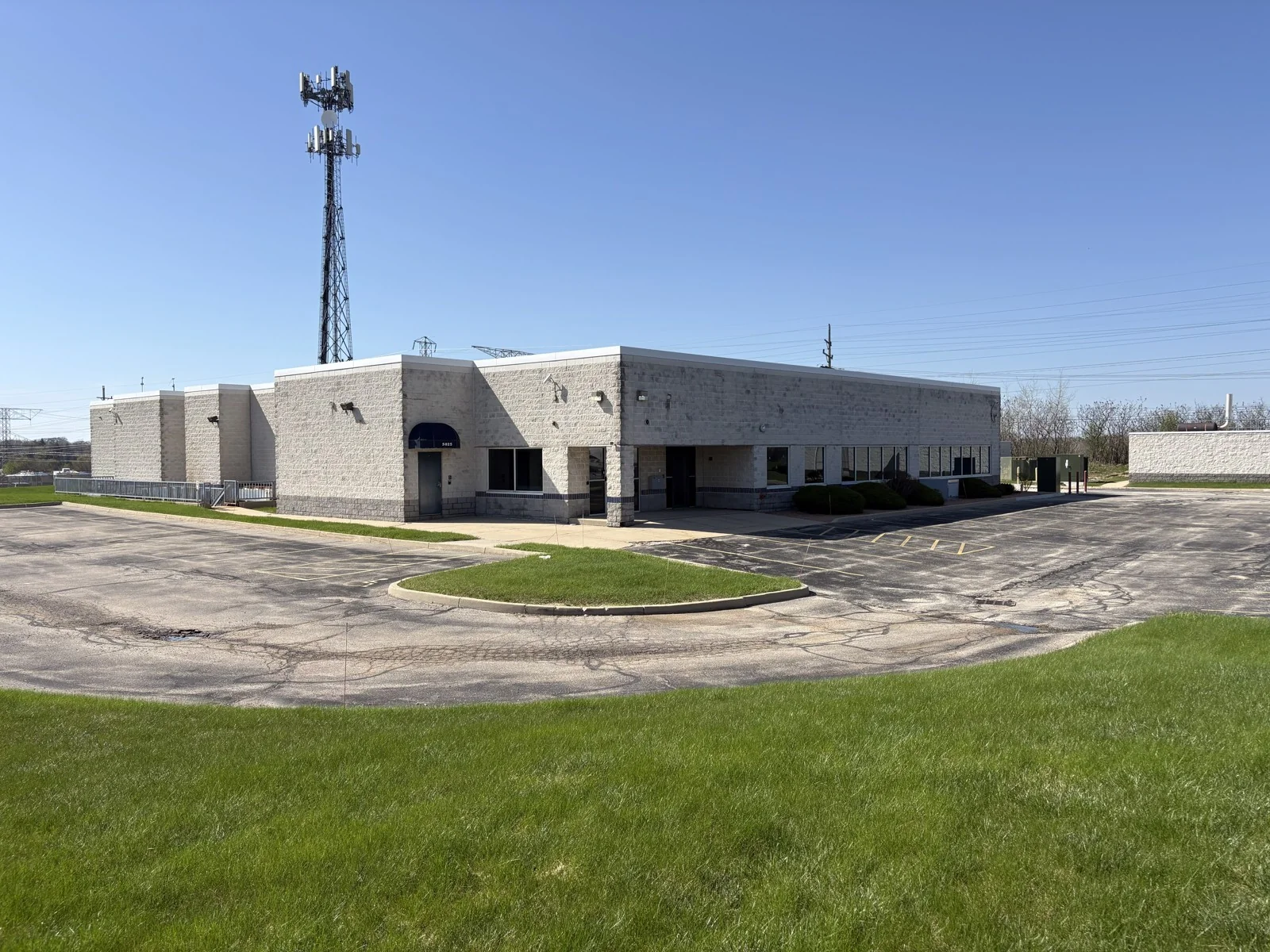 Technology Center — Sale in Milwaukee, WI, photo 1 of 8