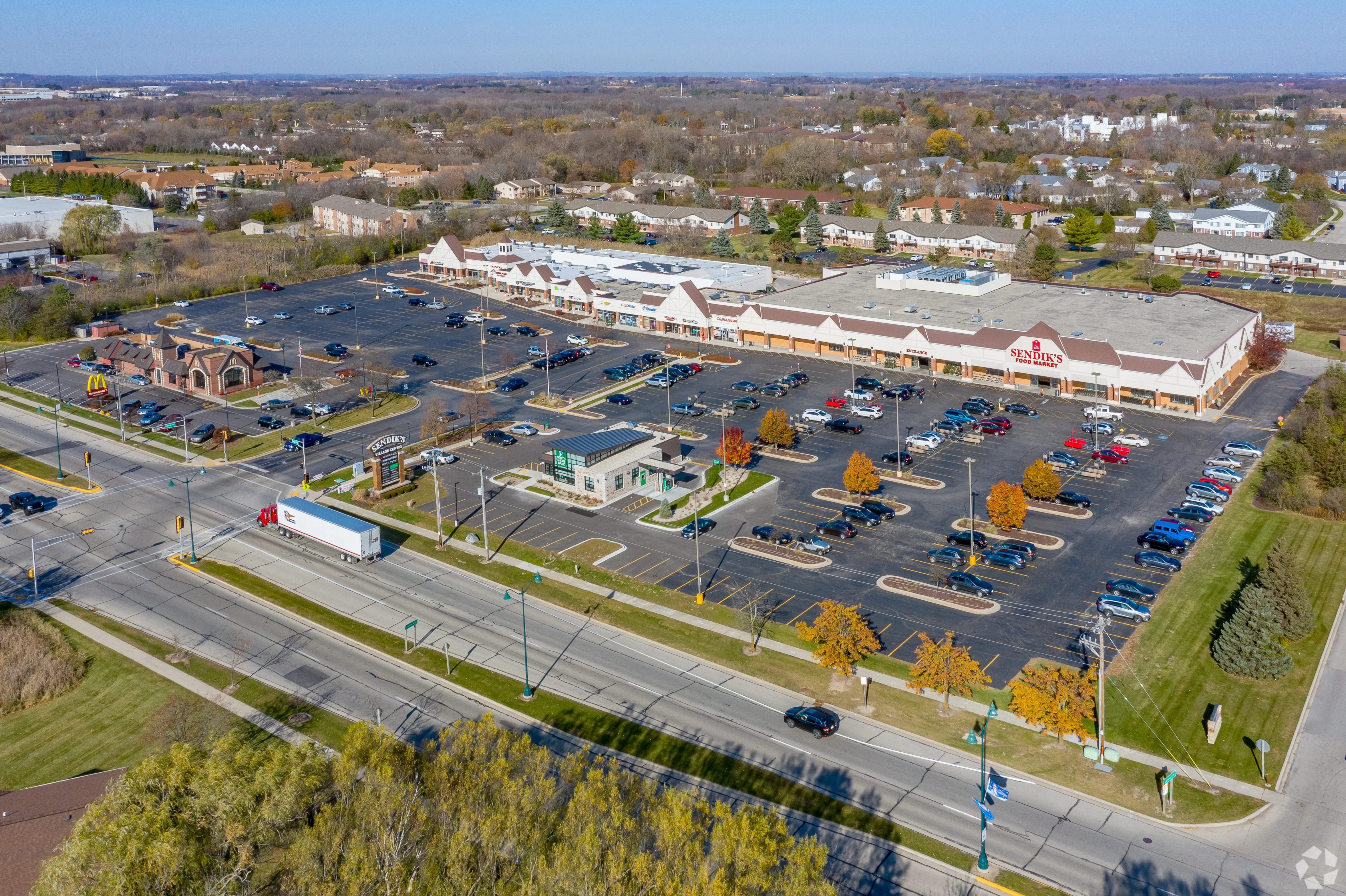 Sendik's Village Centre — Lease in Germantown, WI, photo 2 of 3