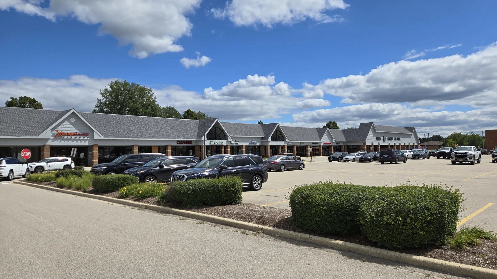 Brewster Creek Centre — Lease in Bartlett, IL, photo 2 of 8