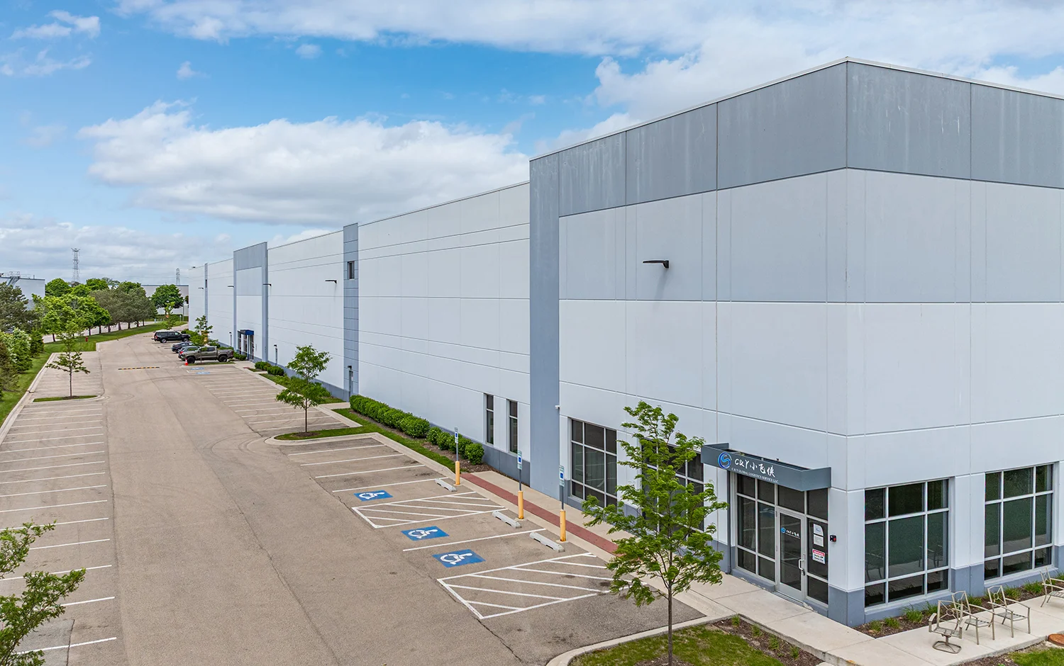 Modern Aurora Warehouse — Lease in Aurora, IL, photo 1 of 5