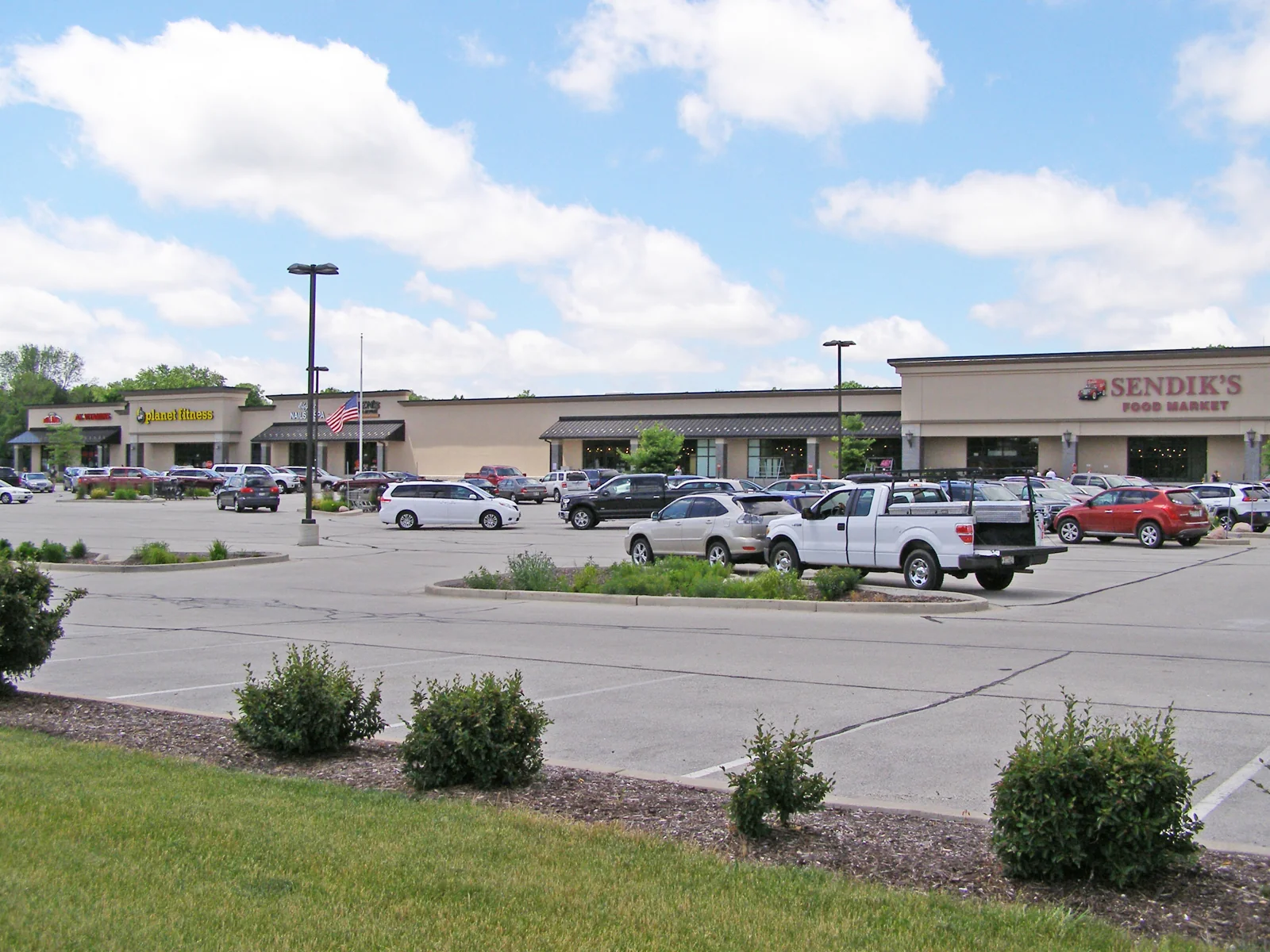 Sendik's West Bend Plaza — Lease in West Bend, WI, photo 1 of 2