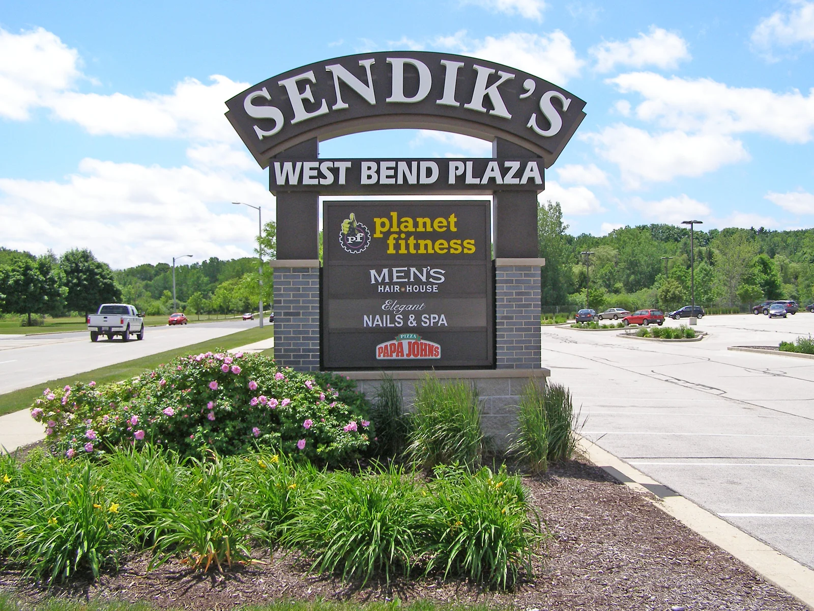 Sendik's West Bend Plaza — Lease in West Bend, WI, photo 2 of 2