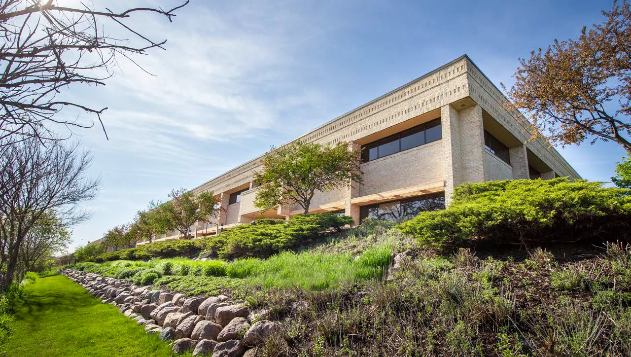 Stone Ridge I — Lease in Waukesha, WI, photo 1 of 6