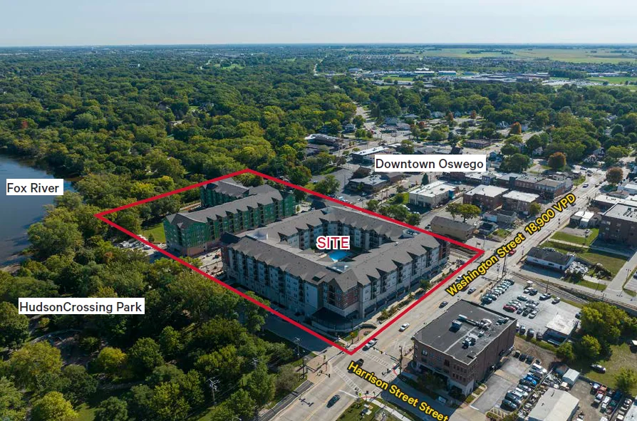 Retail in Oswego, IL — Lease in Oswego, IL, photo 2 of 3