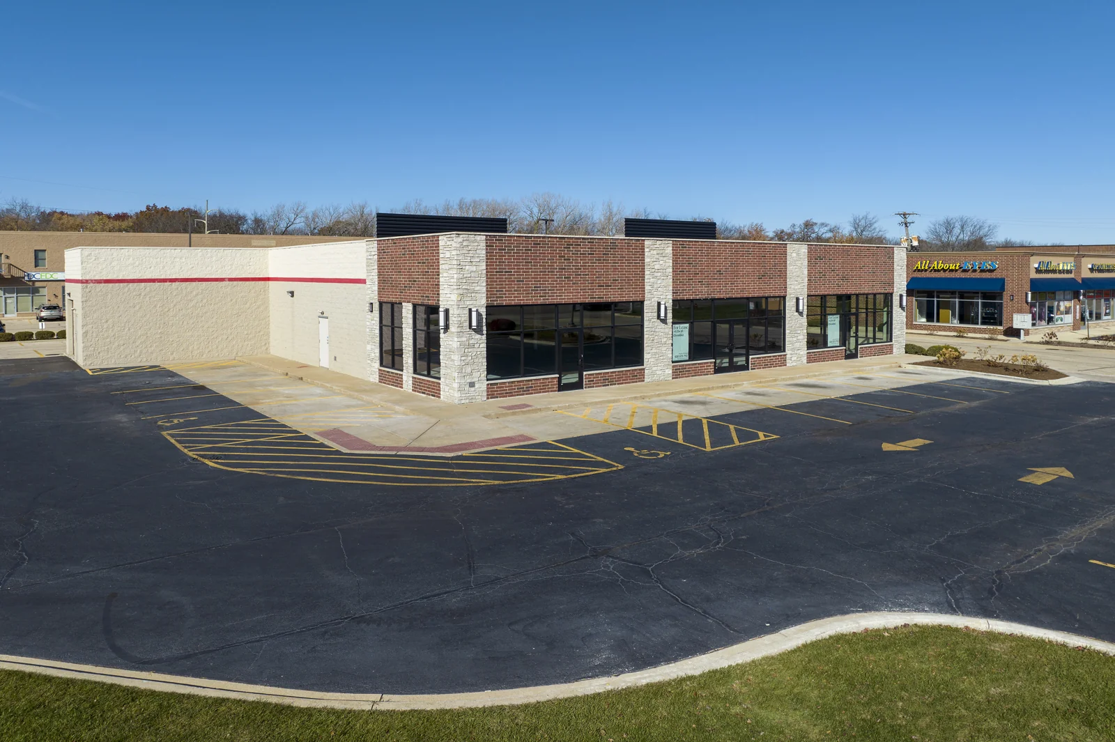 Retail in DeKalb, IL — Lease in Dekalb, IL, photo 1 of 5