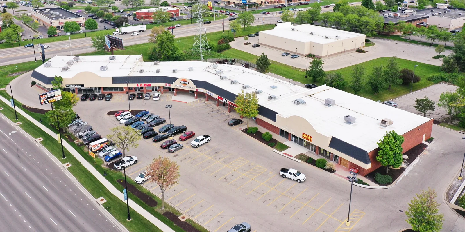 6905 E. State Street — Lease in Rockford, IL, photo 1 of 2