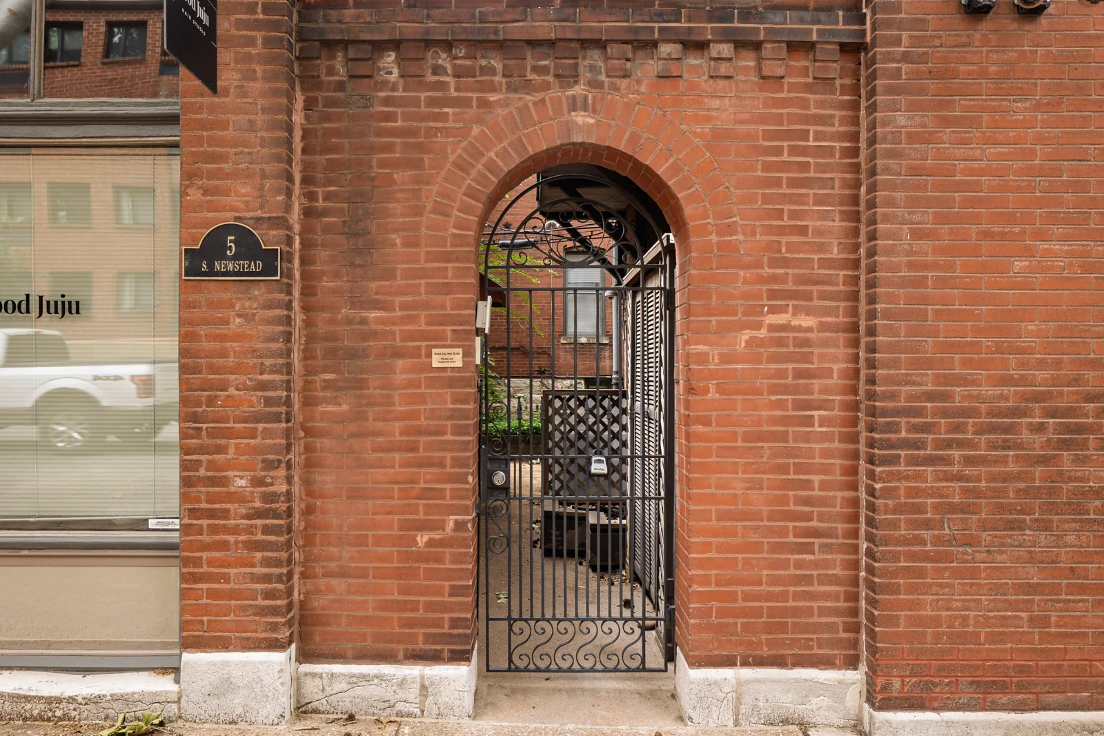 4400 Laclede & 5-11 Newstead — Sale in St. Louis, MO, photo 3 of 8