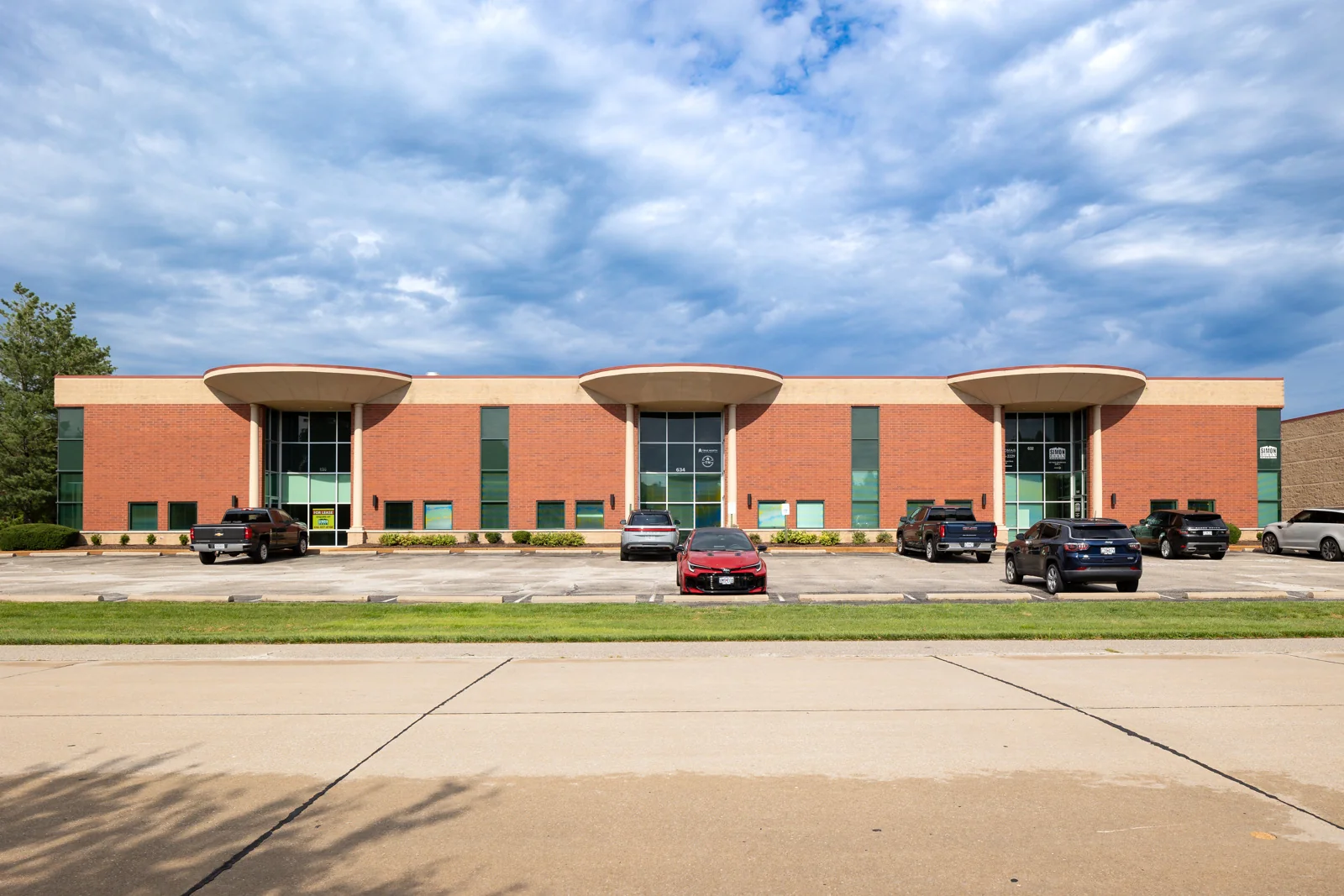 632-636 Trade Center Blvd — Sale in Chesterfield, MO, photo 1 of 8