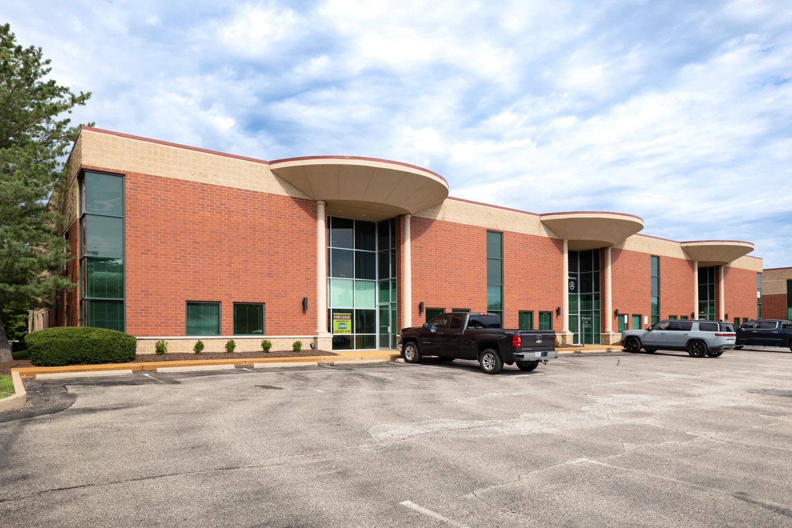 632-636 Trade Center Blvd — Sale in Chesterfield, MO, photo 2 of 8
