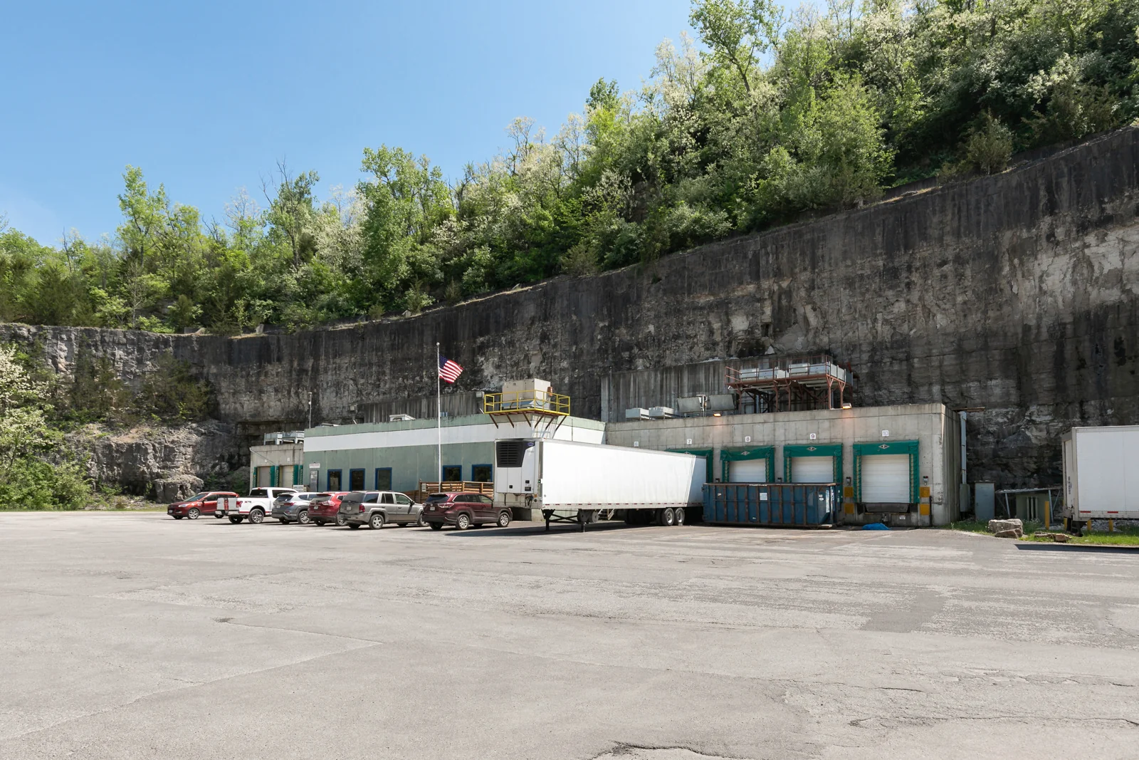 Industrial in Warrenton, MO — Lease in Warrenton, MO, photo 1 of 5