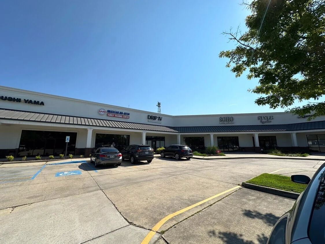 Retail for Lease - Perkins Crossing Shopping Center — Lease in Baton Rouge, LA, photo 2 of 8