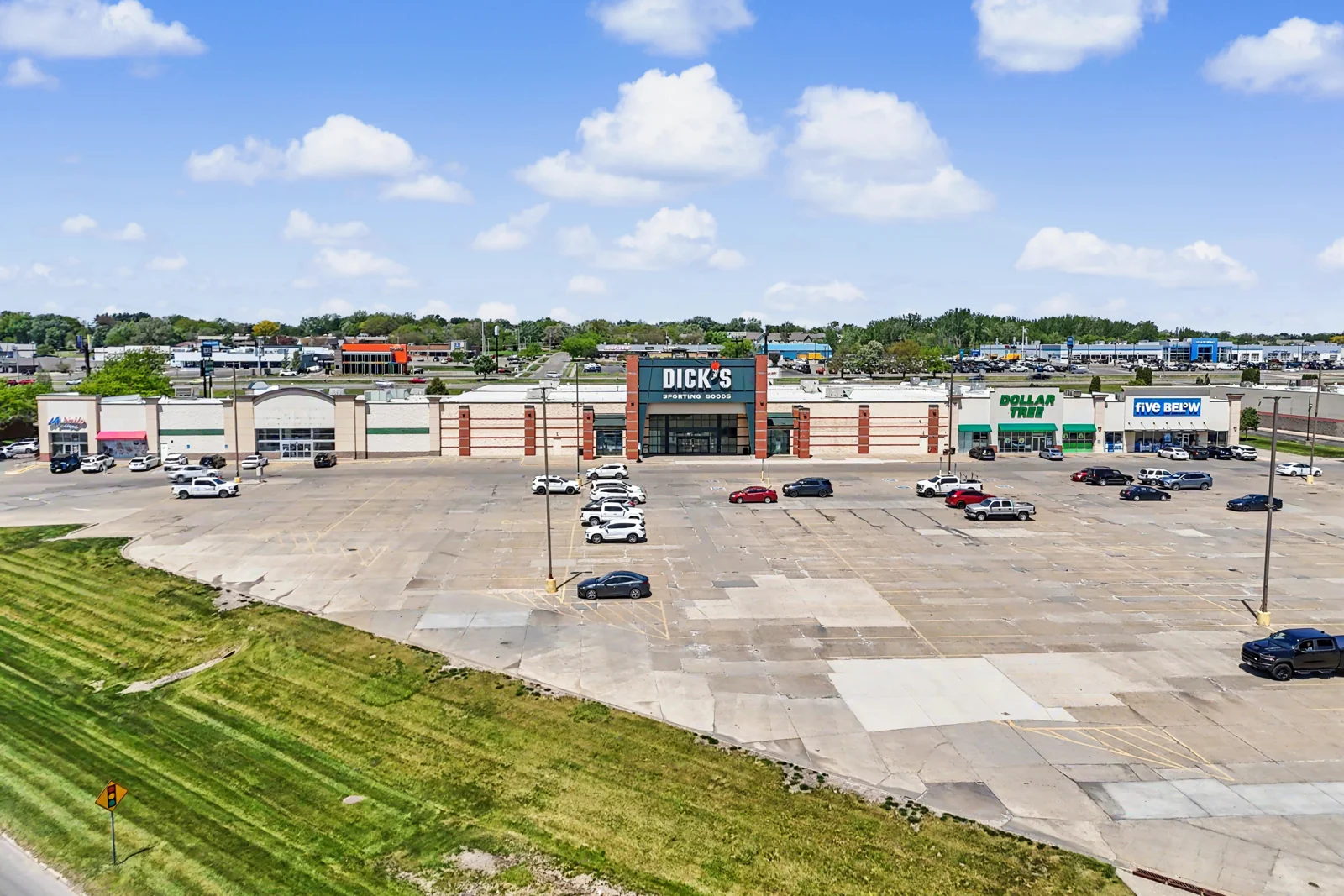 Crossroad Commons — Lease in Waterloo, IA, photo 1 of 6