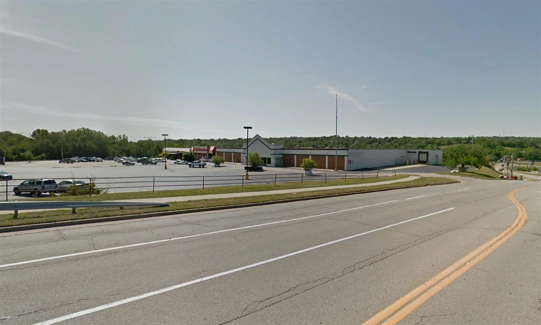 8,791 SF Next to ALDI — Lease in Jefferson City, MO, photo 2 of 2
