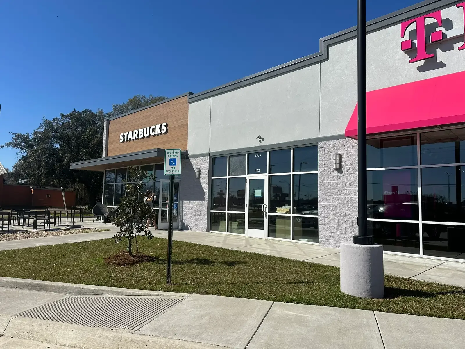 Strip Center for Lease — Lease in Crowley, LA, photo 1 of 4