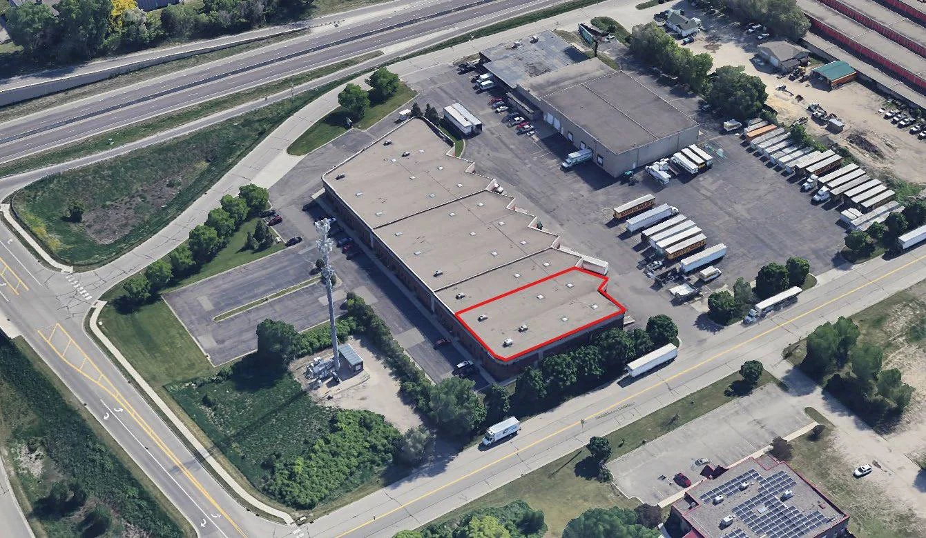 Maplewood Business Center — Lease in Maplewood, MN, photo 1 of 1