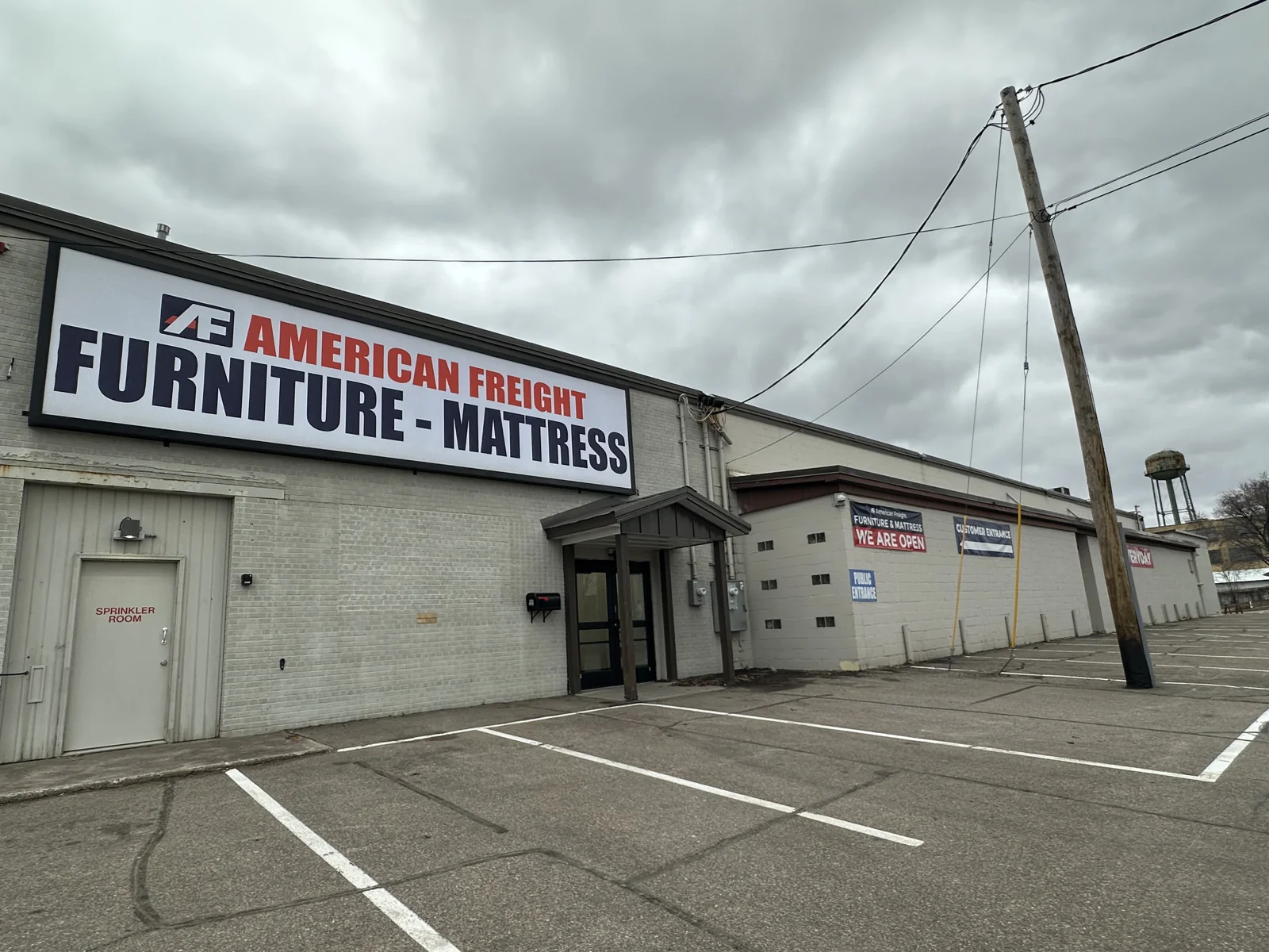 American Freight Warehouse — Lease in Saint Paul, MN, photo 1 of 1