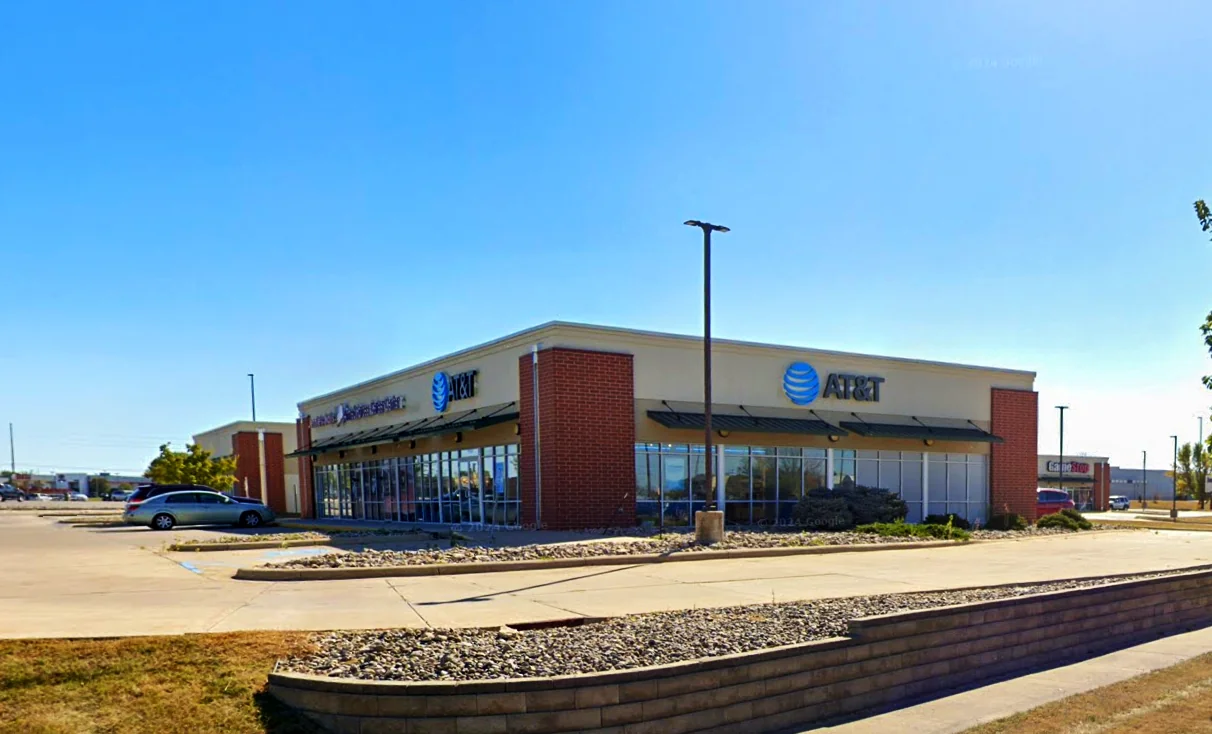Indianhead Square Shopping Center — Lease in Mason City, IA, photo 3 of 6