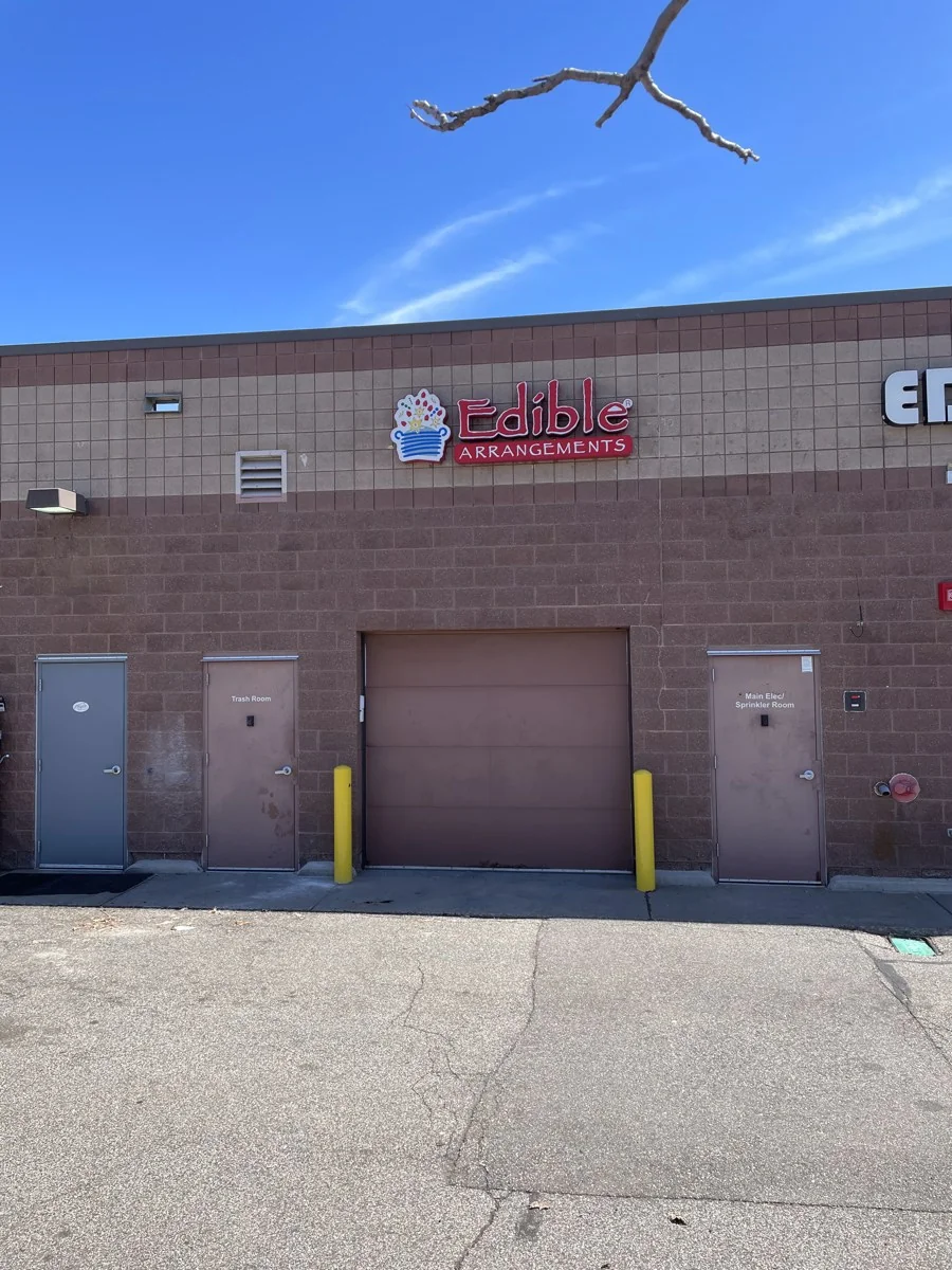 Londonderry Shops — Lease in Edina, MN, photo 2 of 3