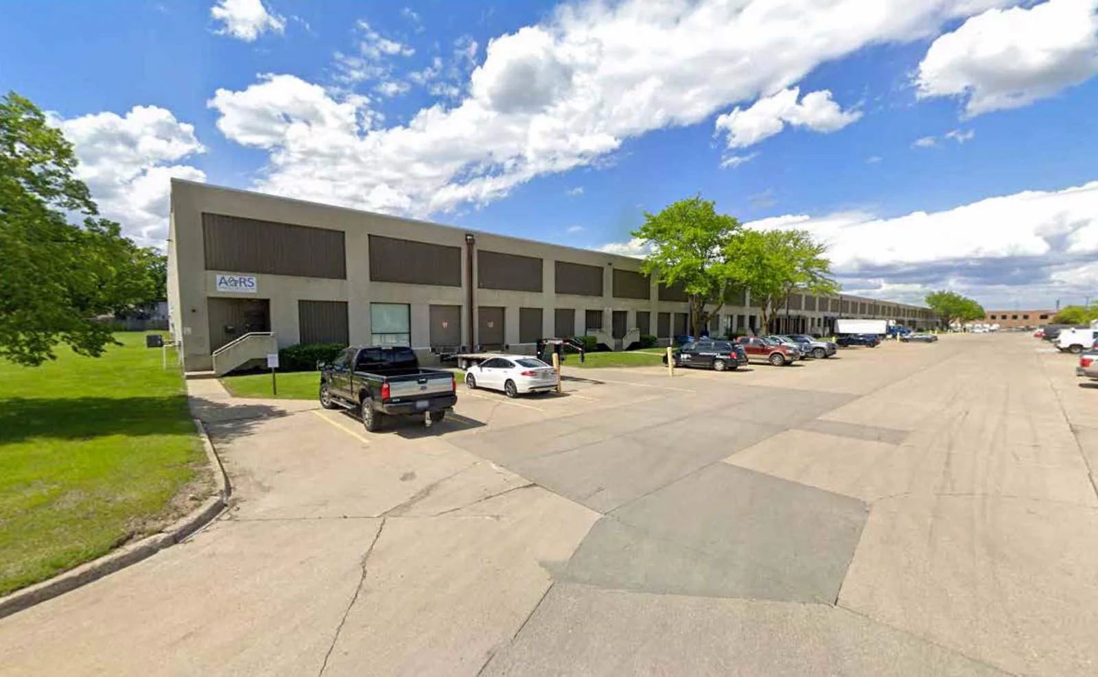 1550- 1600 E Washington Ave — Lease in Des Moines, IA, photo 1 of 3