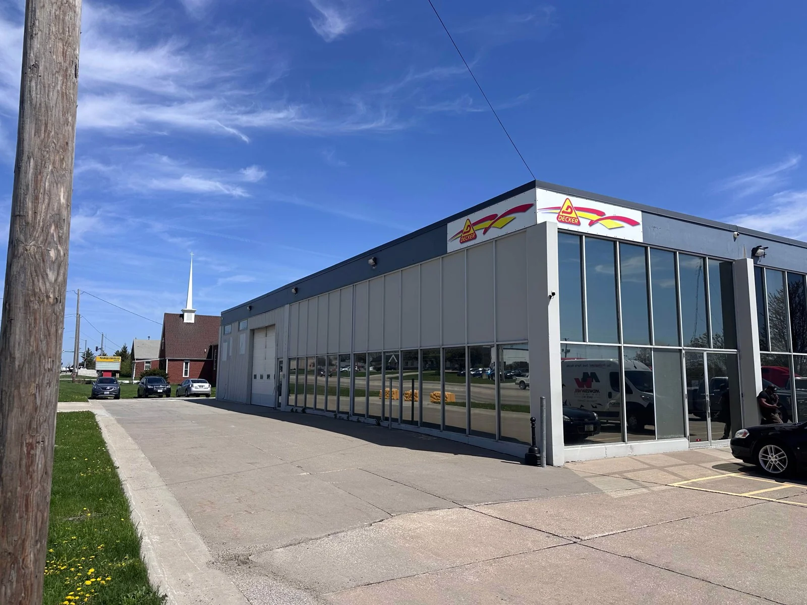 5325 NE 14th St — Lease in Des Moines, IA, photo 1 of 8