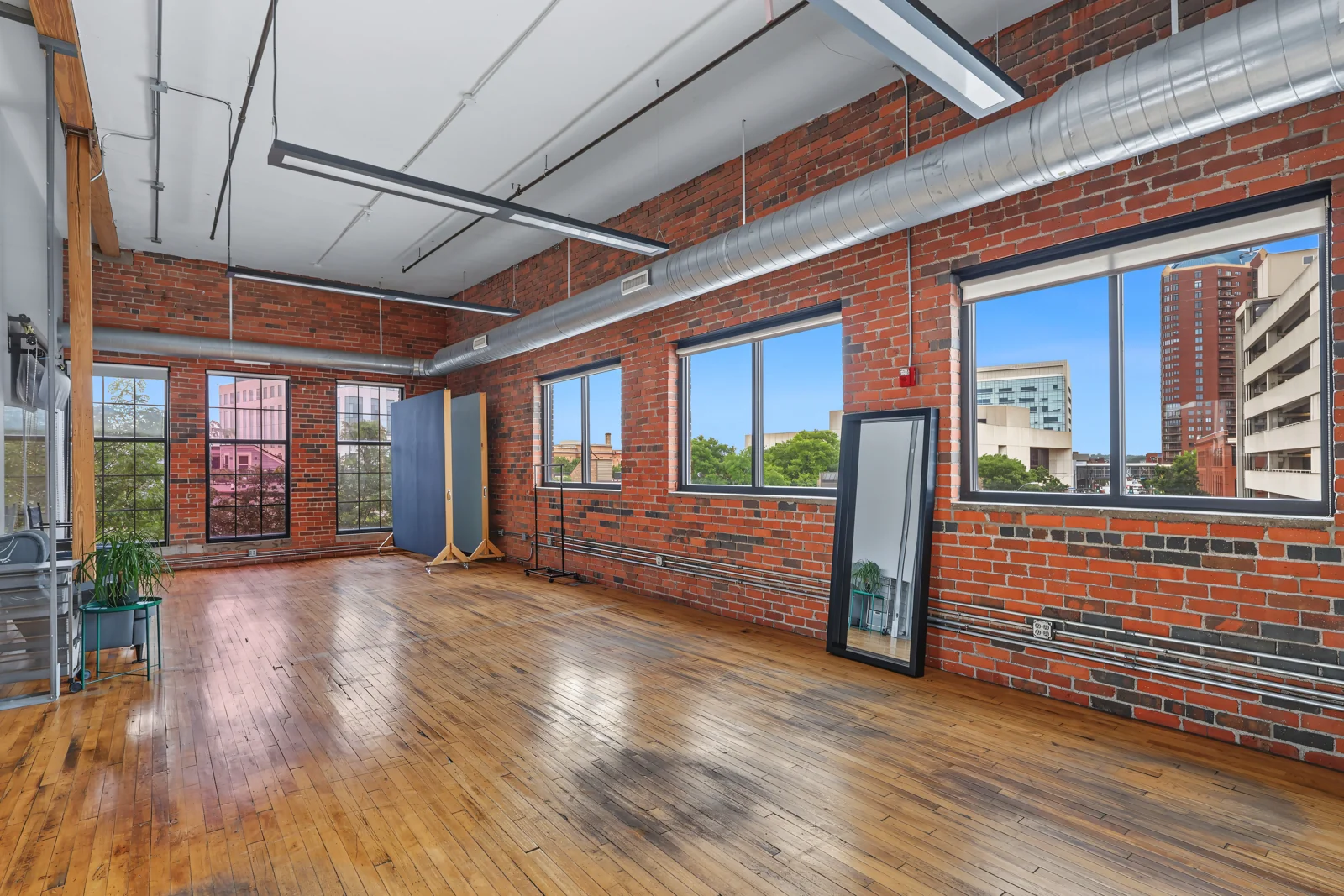 Encore Building — Lease in Des Moines, IA, photo 3 of 8