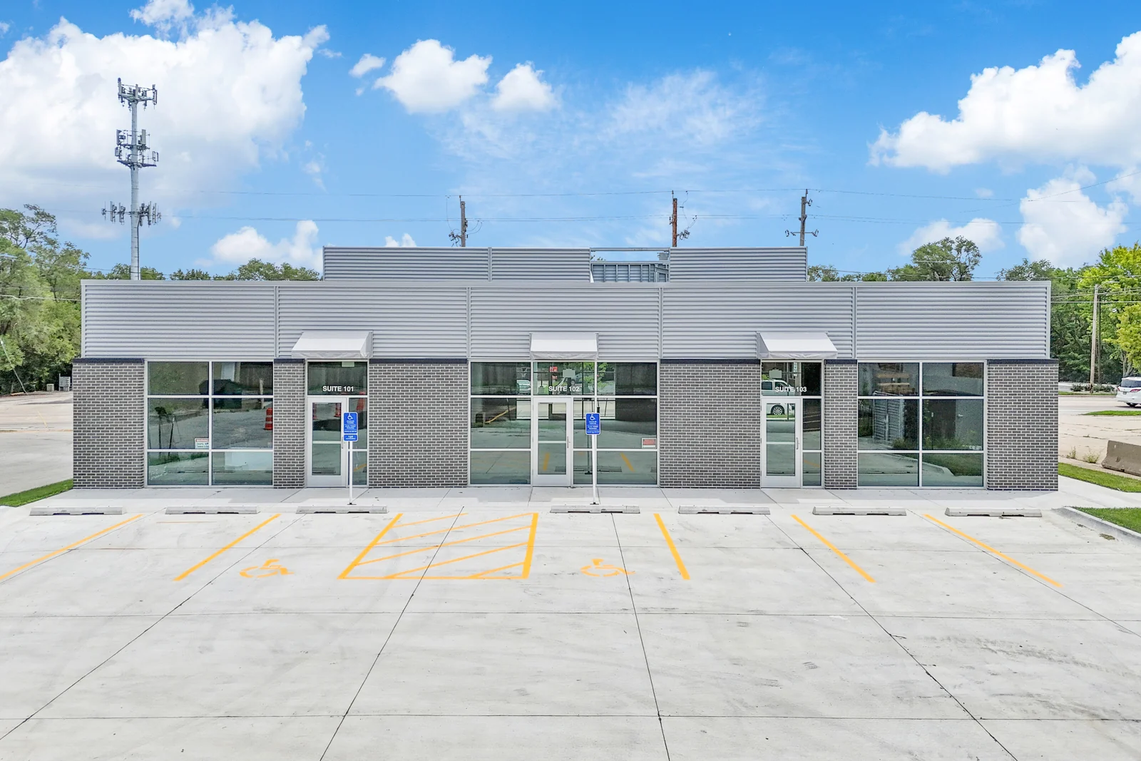 SW 9th Small Shop Retail — Lease in Des Moines, IA, photo 2 of 4