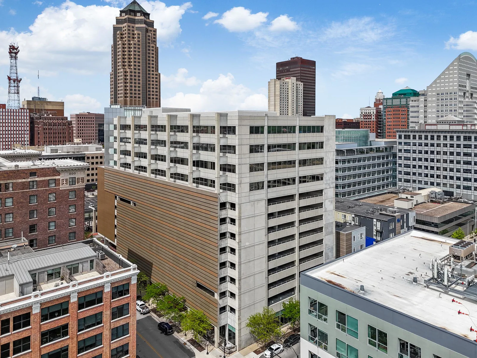 Dentons Tower — Lease in Des Moines, IA, photo 2 of 4