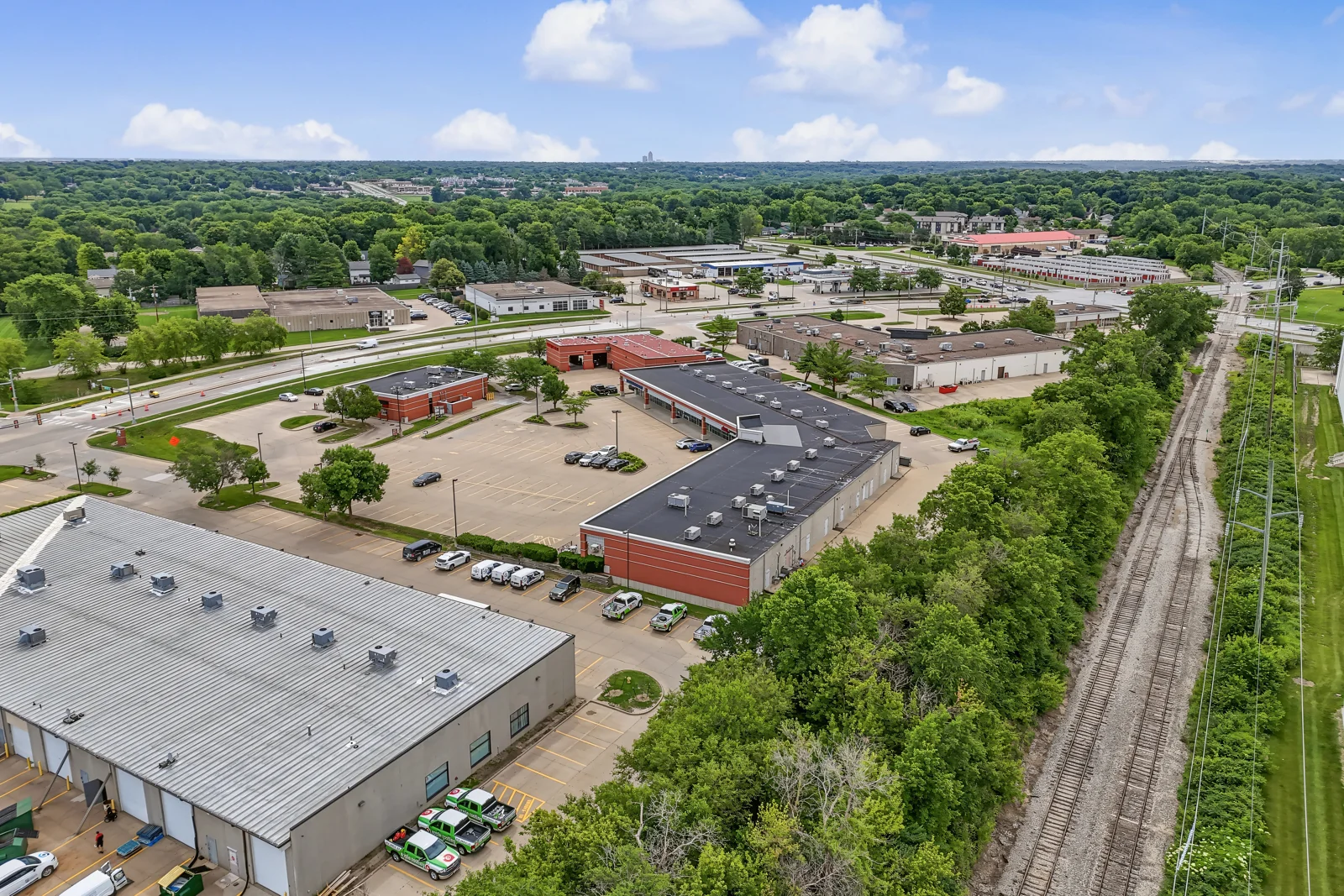 Jesse Place Shopping Center — Lease in Urbandale, IA, photo 2 of 5
