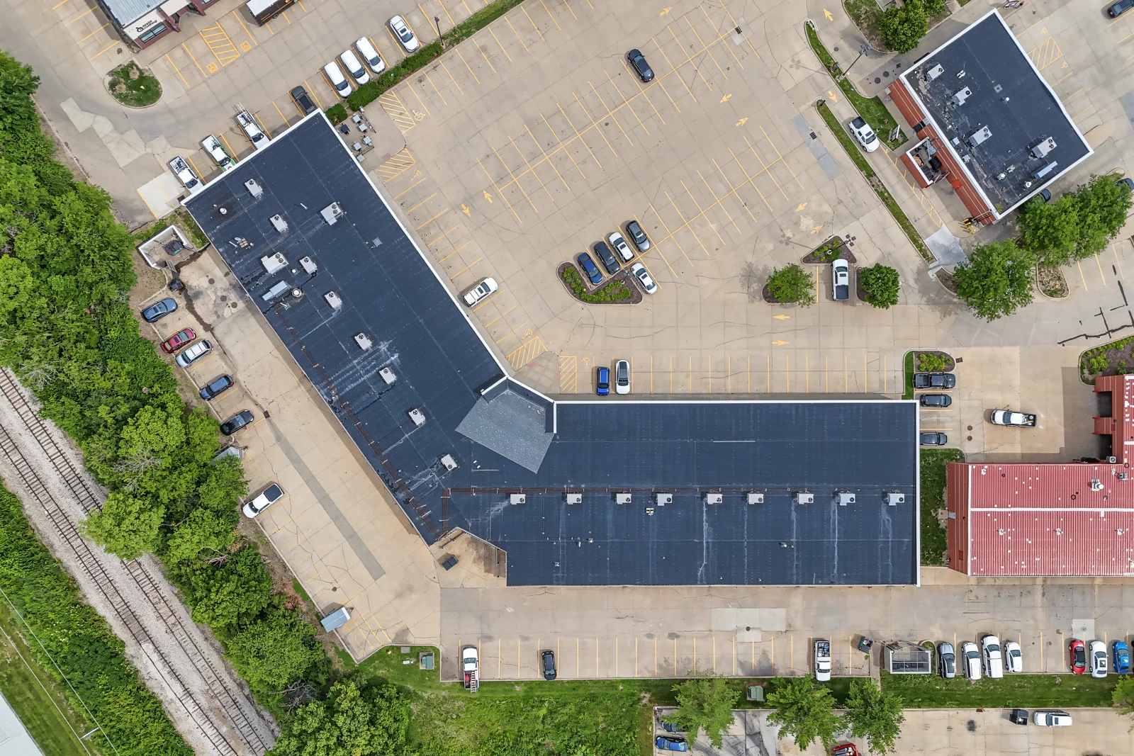 Jesse Place Shopping Center — Lease in Urbandale, IA, photo 4 of 5