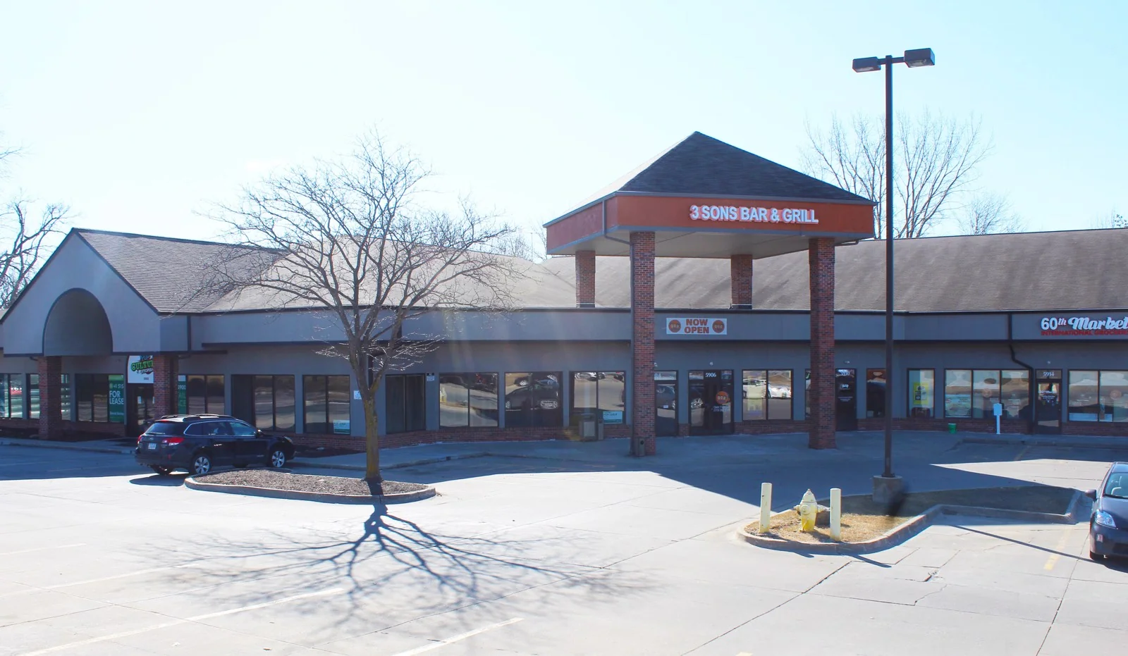 Ashworth Plaza — Lease in West Des Moines, IA, photo 1 of 2