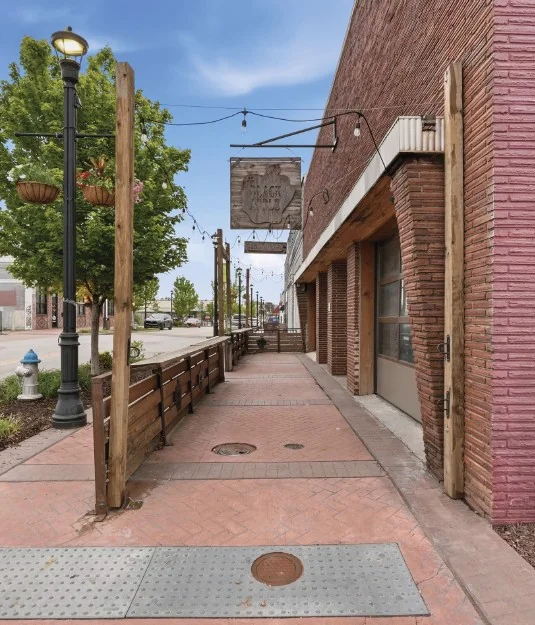 321-323 E Emma Ave — Lease in Springdale, AR, photo 2 of 8