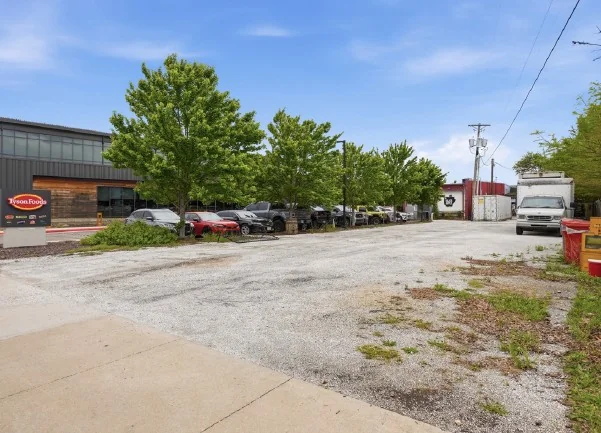 321-323 E Emma Ave — Lease in Springdale, AR, photo 5 of 8