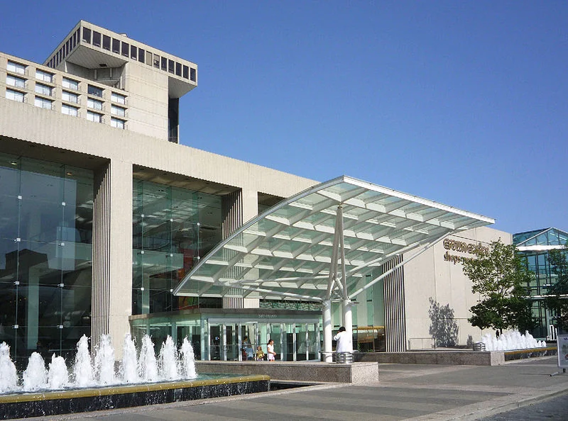 Crown Center Shops — Lease in Kansas City, MO, photo 1 of 2