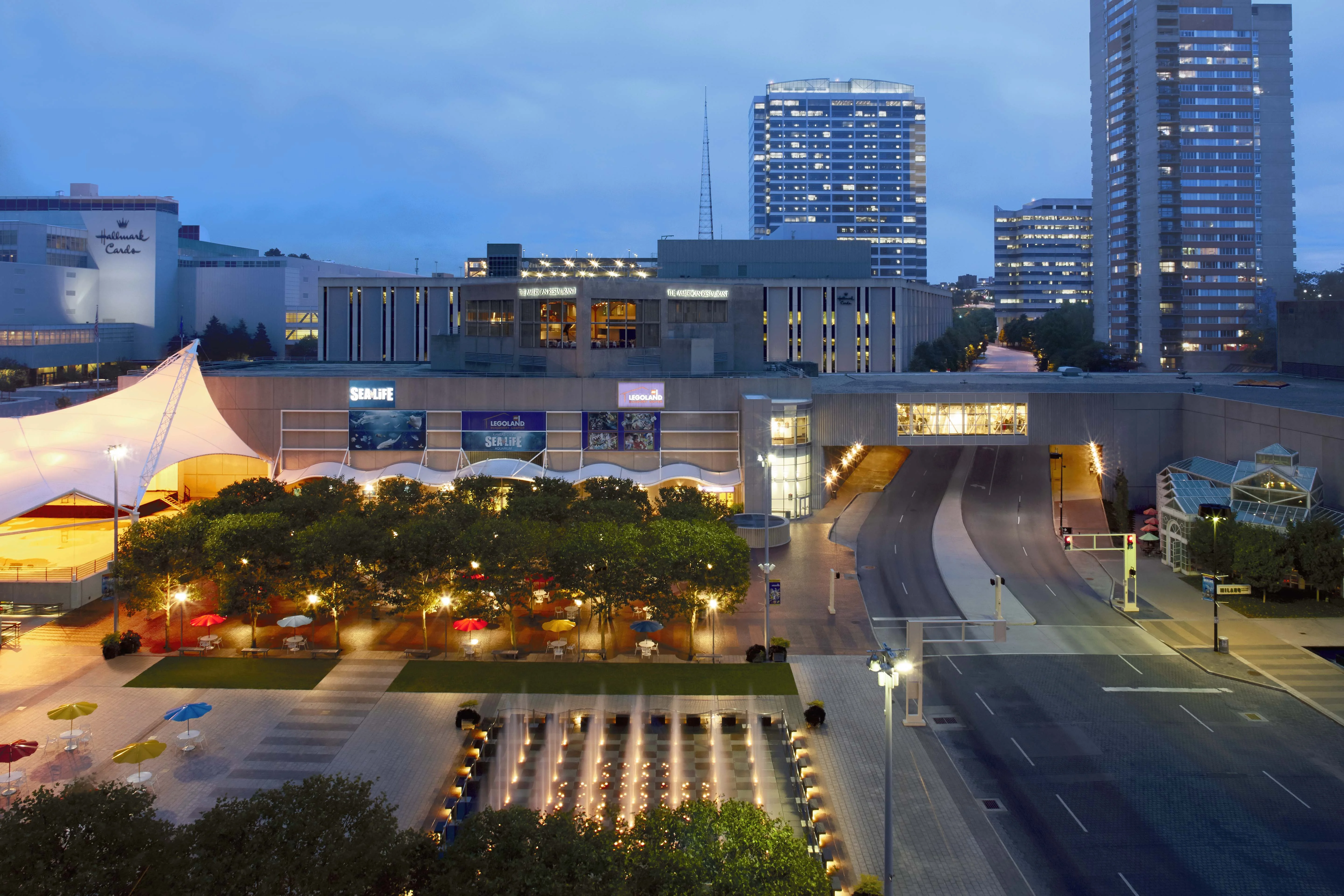Crown Center Shops — Lease in Kansas City, MO, photo 2 of 2