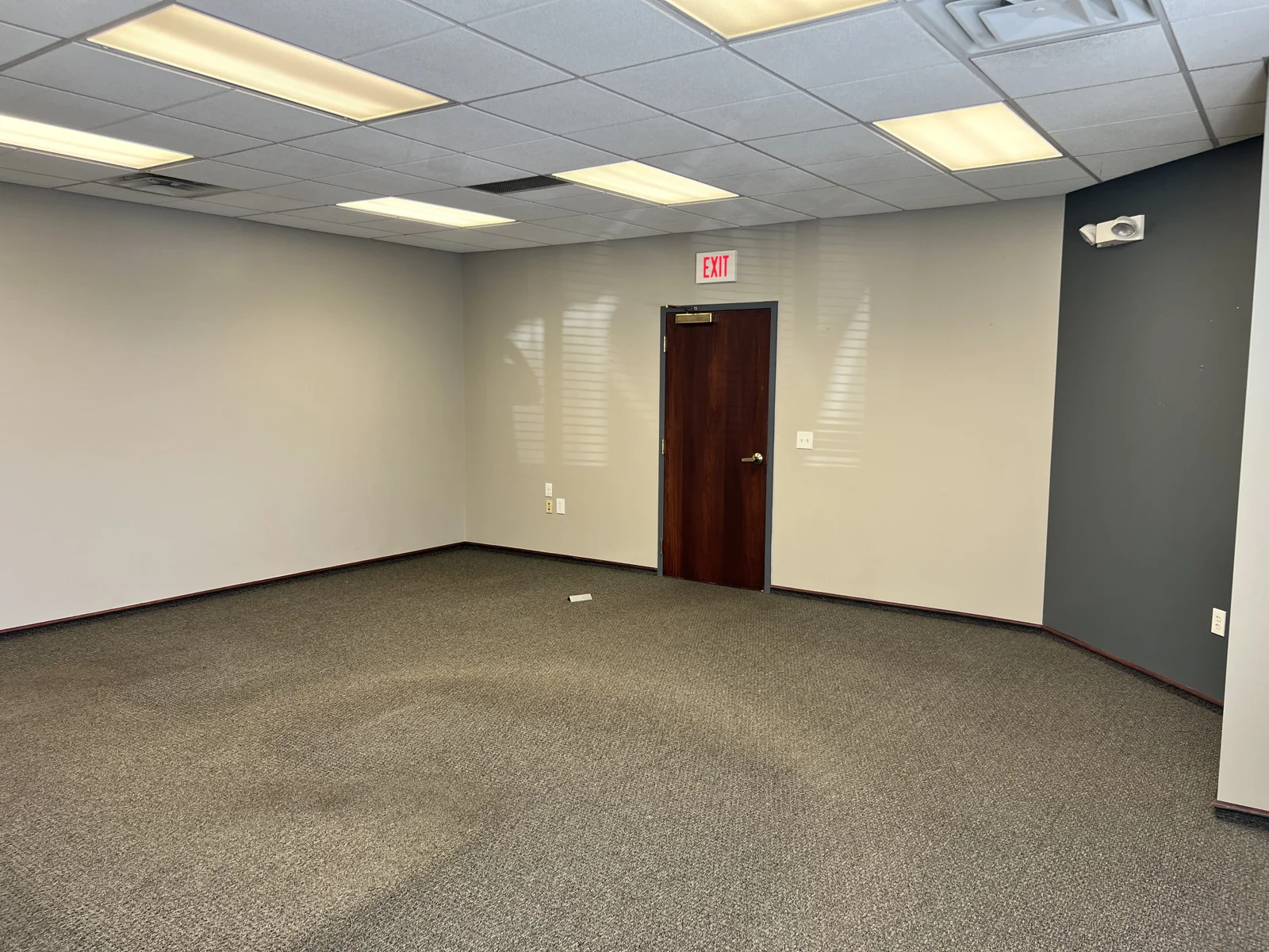 5820 Lamar — Lease in Mission, KS, photo 3 of 4