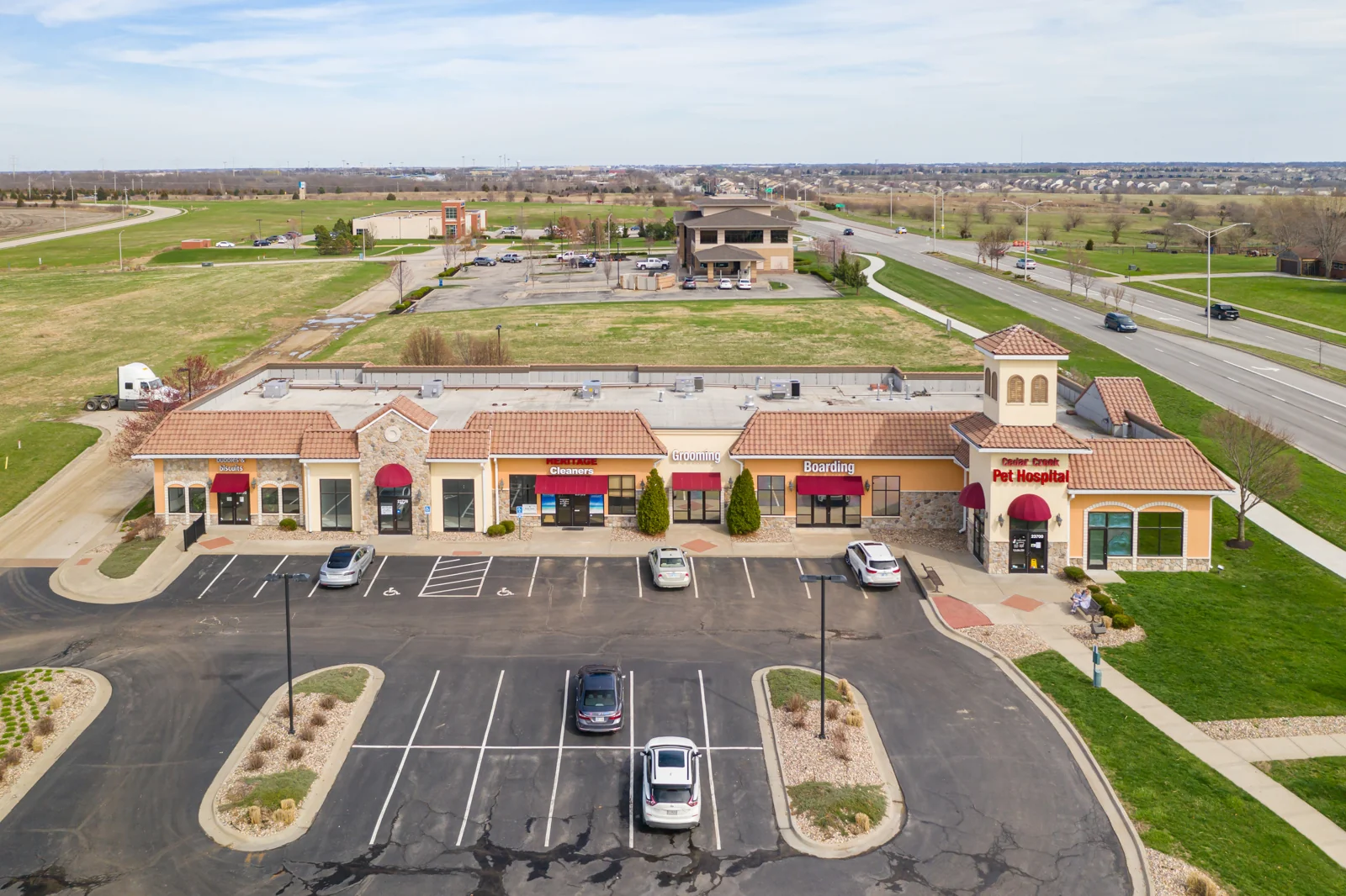 Cedar Creek Office/Retail — Lease in Olathe, KS, photo 3 of 4