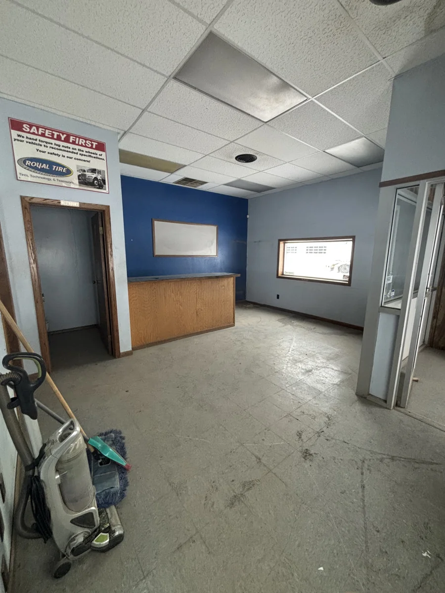 E College Drive — Lease in Marshall, MN, photo 2 of 8