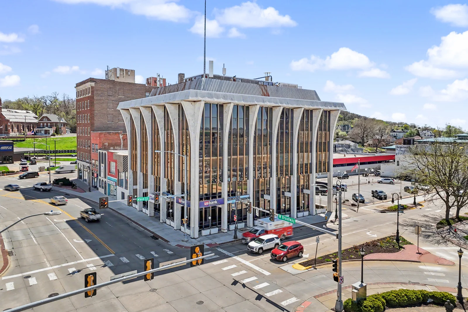 421 W Broadway — Lease in Council Bluffs, IA, photo 1 of 2
