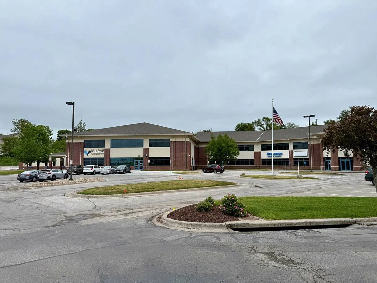 Bellevue Professional Center — Lease in Bellevue, NE, photo 2 of 8