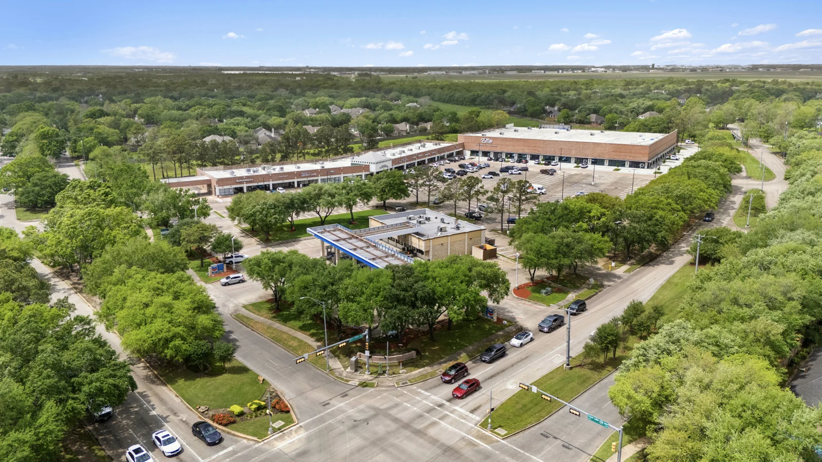 Bay Pointe Shopping Center — Lease in Houston, TX, photo 1 of 2