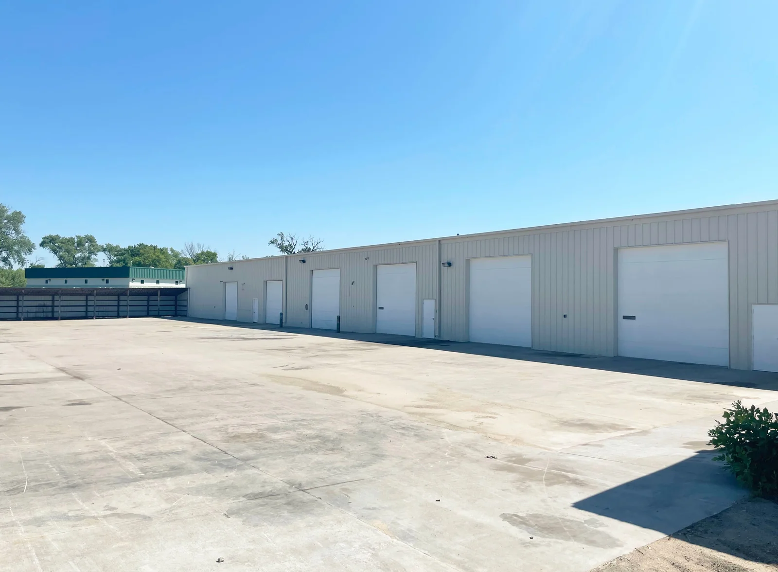 Industrial / Flex Space NW Omaha Industrial Warehouse — Lease in Omaha, NE, photo 1 of 6