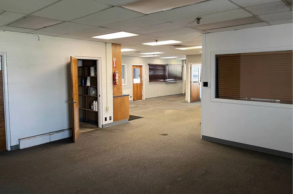 Service and Sales Warehouse - Industrial | For Lease — Lease in Omaha, NE, photo 7 of 8