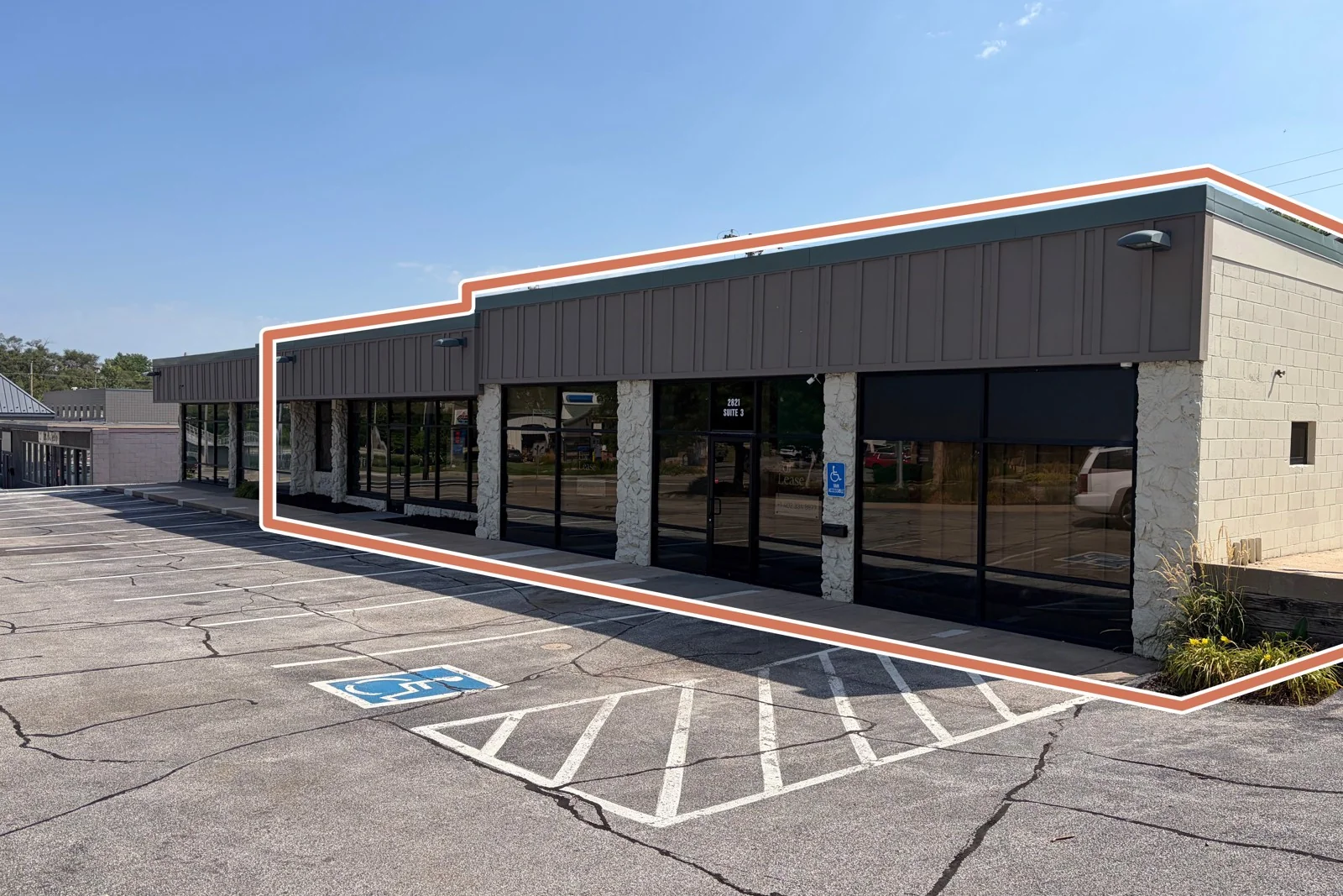 Rockbrook Village East — Lease in Omaha, NE, photo 1 of 2
