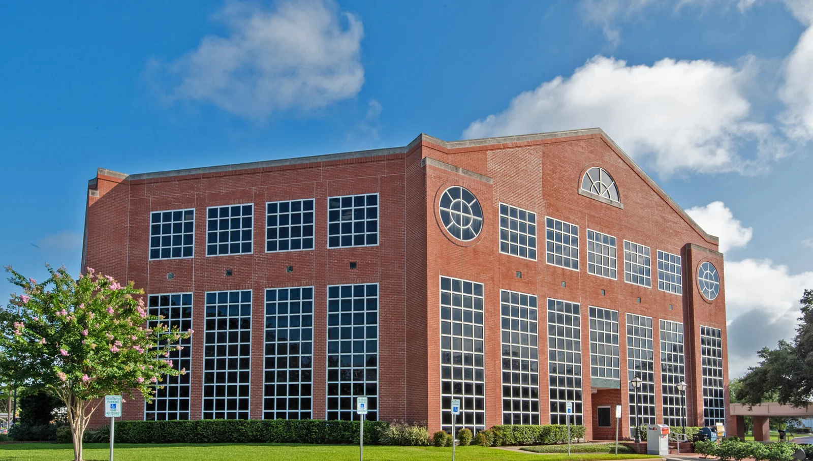Rotunda Building — Lease in Missouri City, TX, photo 2 of 4