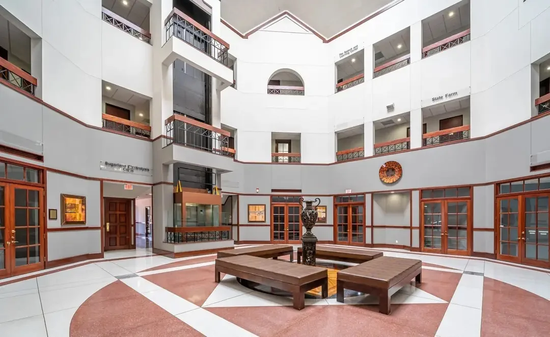 Rotunda Building — Lease in Missouri City, TX, photo 3 of 4