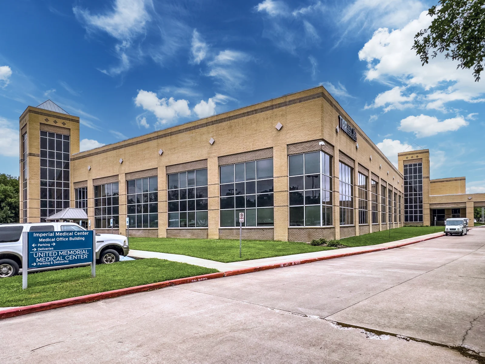 Imperial Medical Center — Lease in Sugar Land, TX, photo 1 of 8
