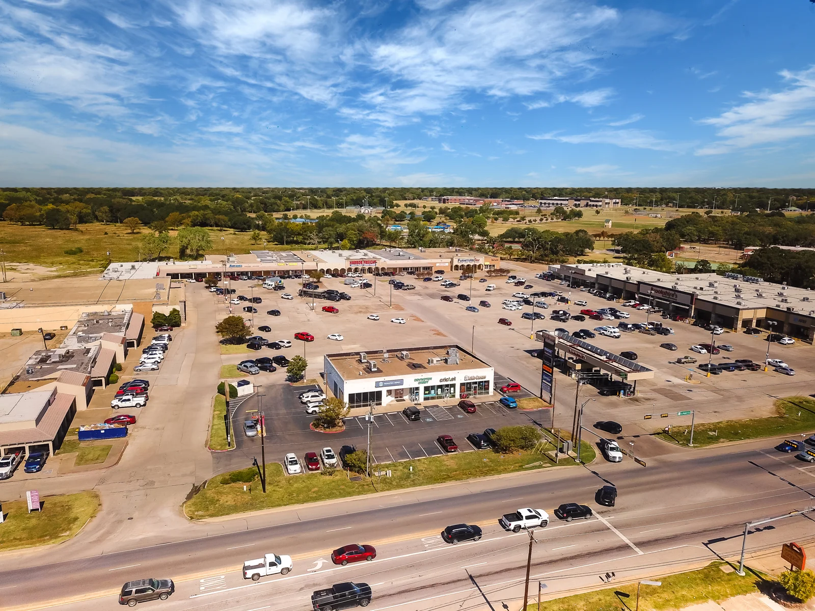 Town West Shopping Center — Lease in Terrell, TX, photo 2 of 2